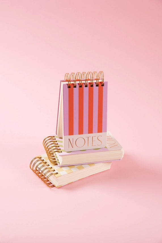 Bloc de notas con círculos de papel dorado