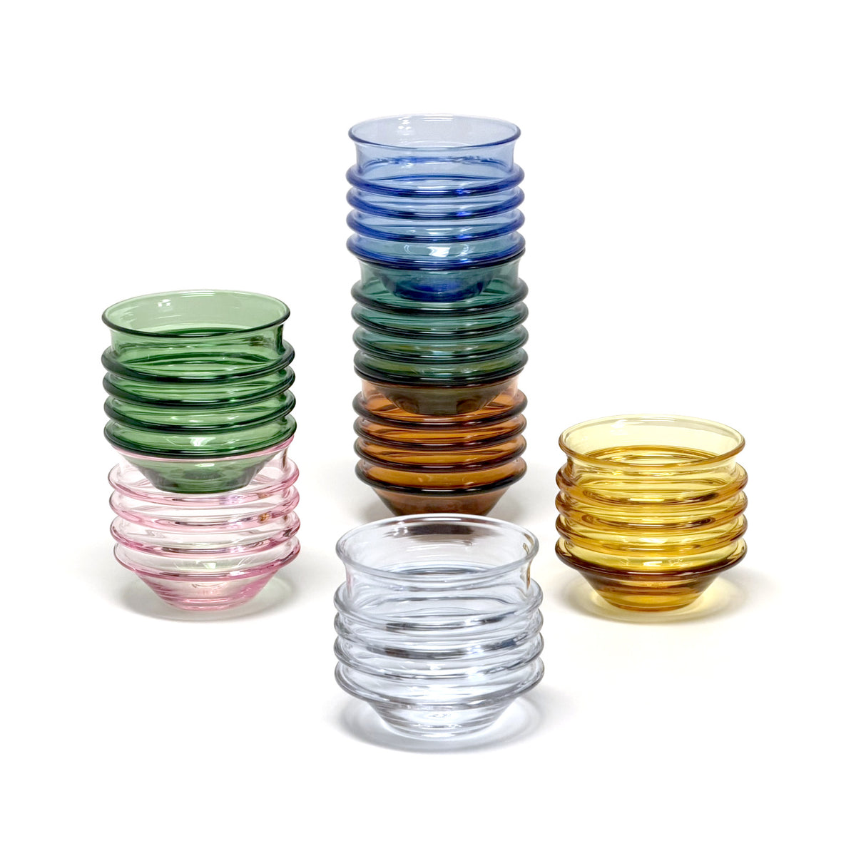 Vasos apilables de vidrio primitivo