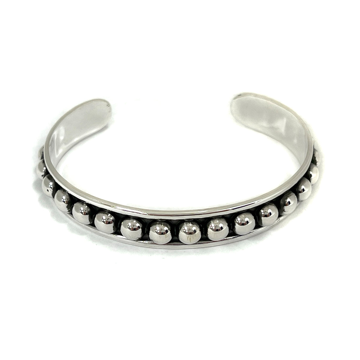 Pulsera de plata de ley con tachuelas