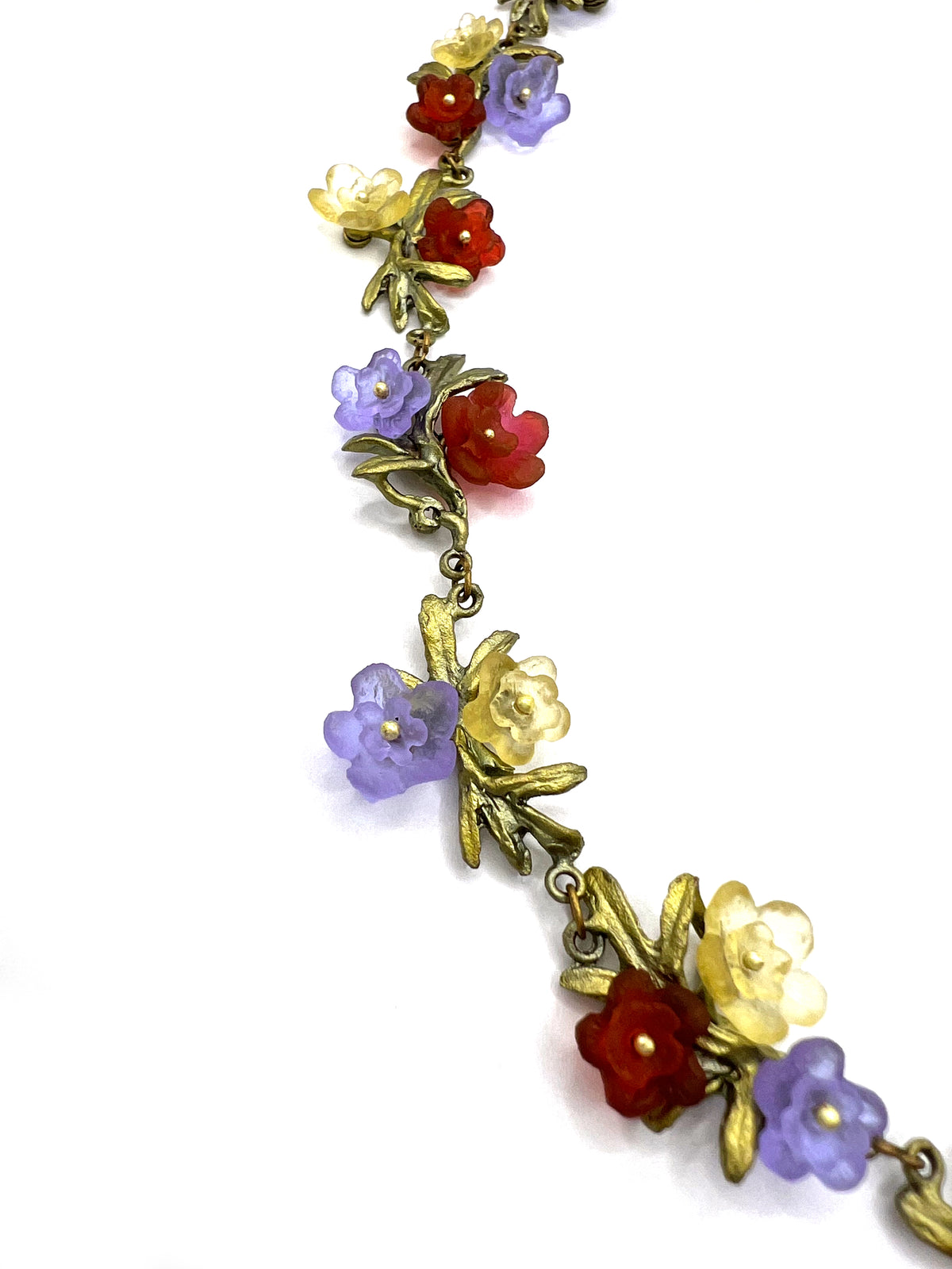 Collier Mums All Around