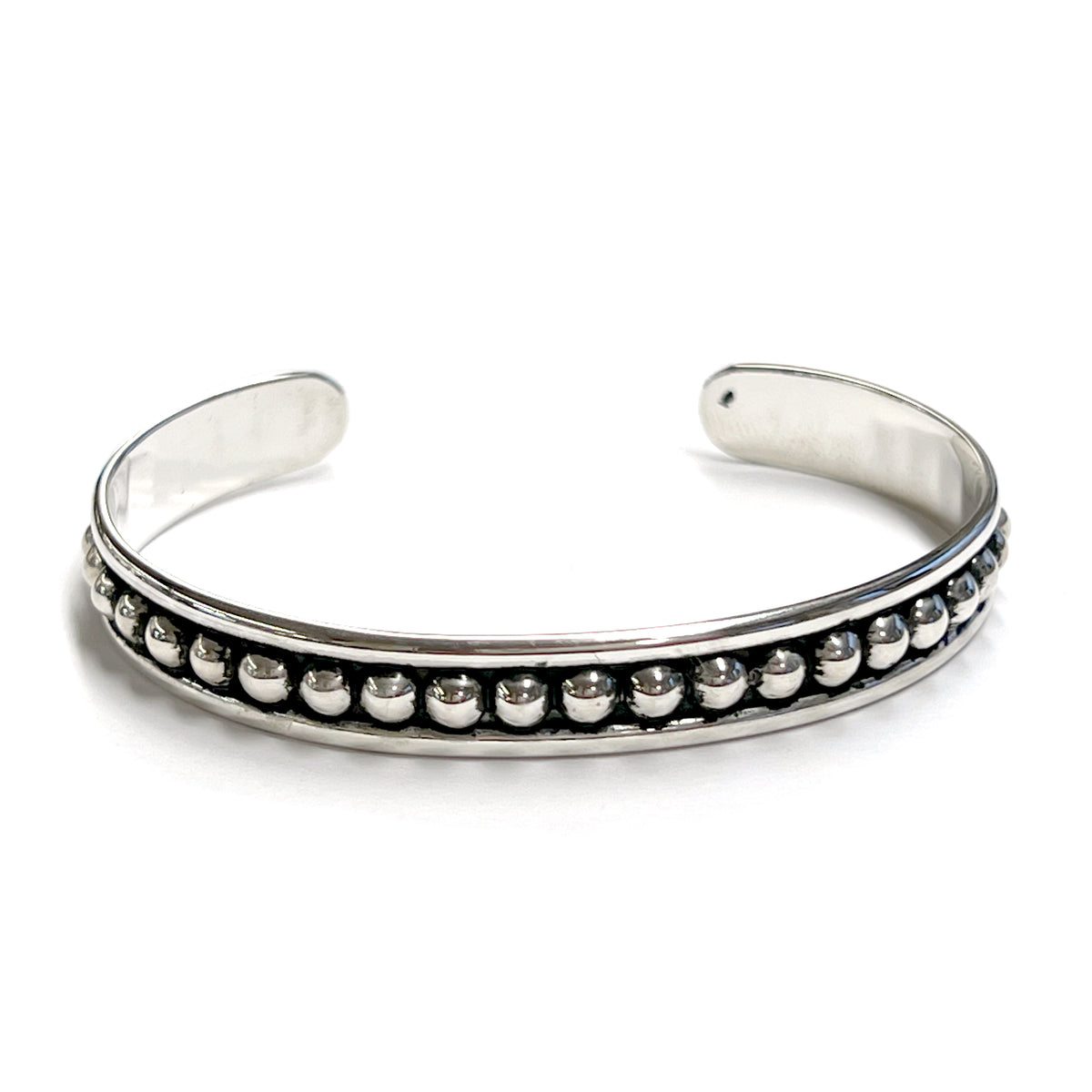 Pulsera de plata de ley con tachuelas