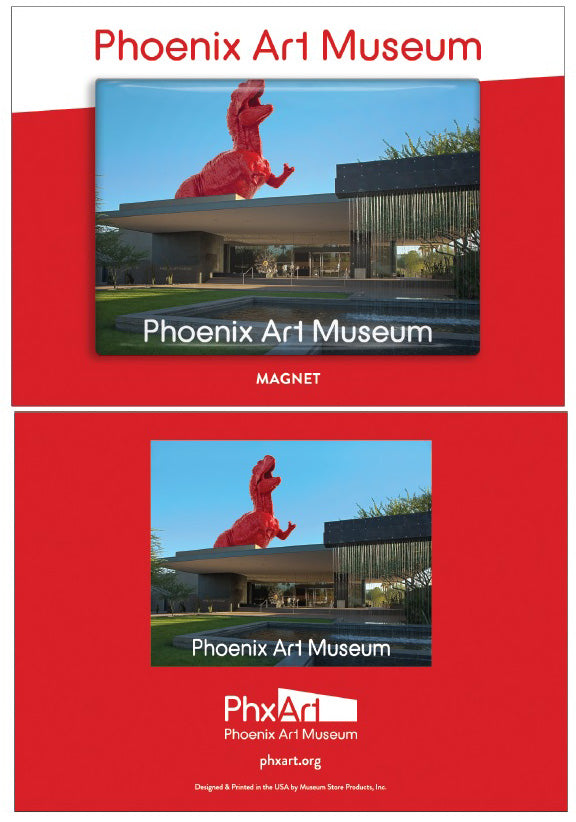 Un dinosaure rouge surplombant le hall du PAM, aimant sur une carte