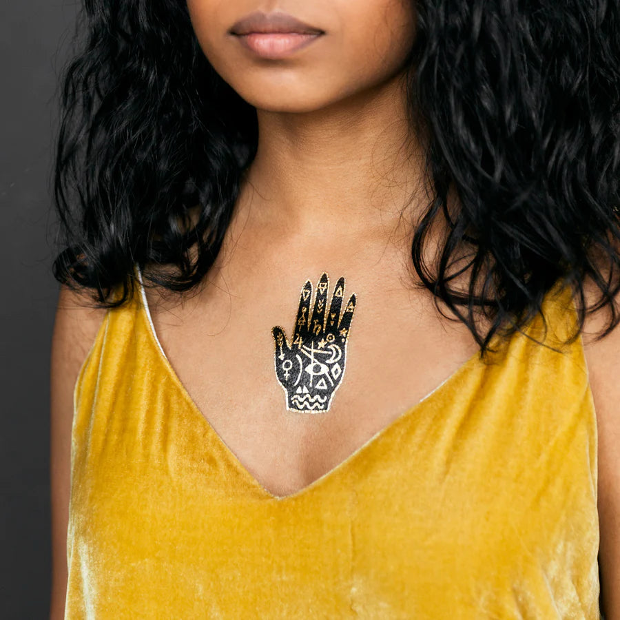 Tatouage de main mystique Tattly